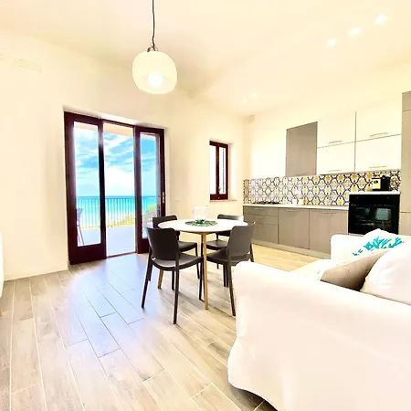 Appartamento Riva Marina, Sulla